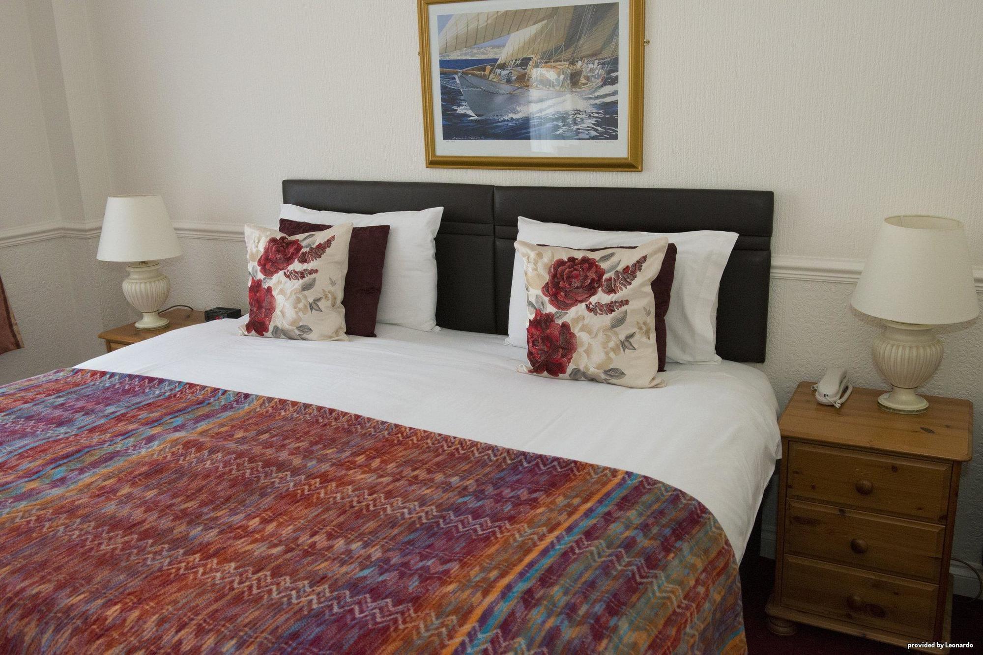 Cliff Head Hotel Carlyon Bay Exterior photo